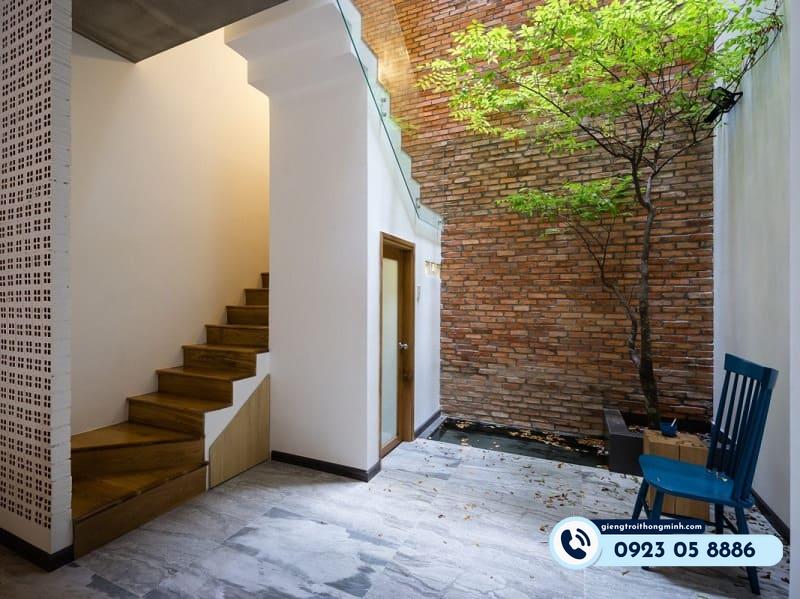 vệ sinh Đá ốp giếng trời